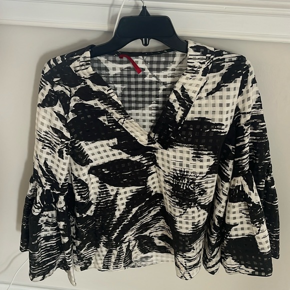 Carolina Herrera flutter sleeved patterned top. Size medium - Picture 2 of 6
